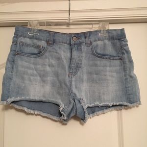 Cut off light wash denim shorts